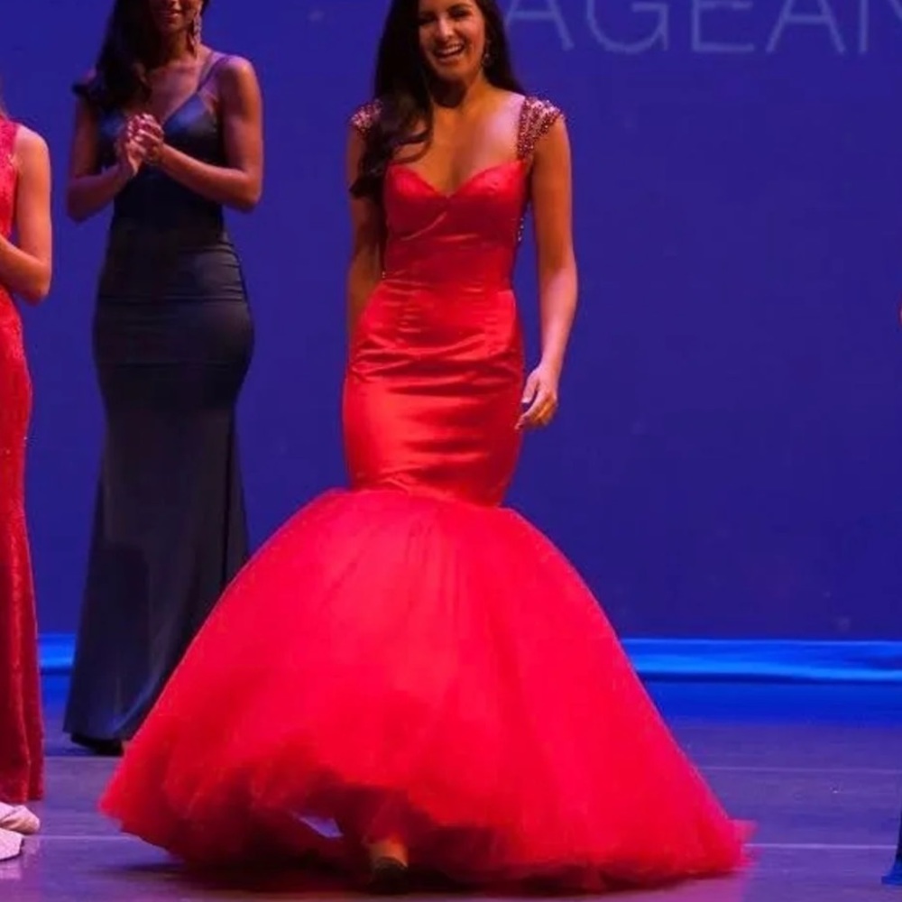 SOLD Red Sherri hill